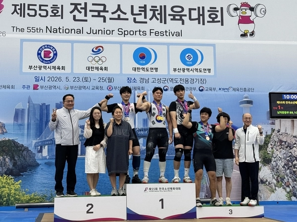 지난 25일 고성역도경기장에서 열린 남자 15세 이하부 81㎏급 경기에서 권순권(선부중)이 부별 신기록과 대회 신기록을 작성하며 3관왕을 달성했다. /경기도체육회 제공
