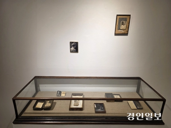 닻미술관 ‘아름다움의 애가’의 살 테일러 키드 작품. 2026.5.19 /구민주기자 kumj@kyeongin.com