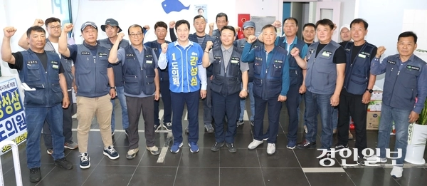 민주노총 전국건설노조 서울경기동부건설기계지부는 29일 하남시 건설기계노동자들의 공정한 기회 보장을 위해 앞장 서는 후보로 더불어민주당 강성삼 경기도의원 후보를 선정하고 지지를 선언했다. 2026.5.29 하남/문성호기자 moon23@kyeongin.com