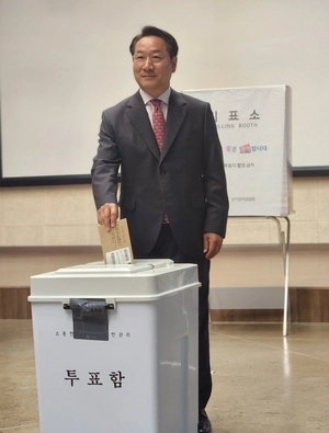 사전투표 참여 유정복 “권력 독주 반드시 막아내겠다”