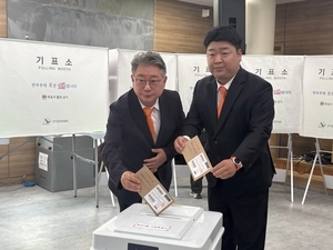 개혁신당 조응천 경기도지사 후보, 사전투표 첫 날 광교서 투표 “부정선거 염려 마시길”