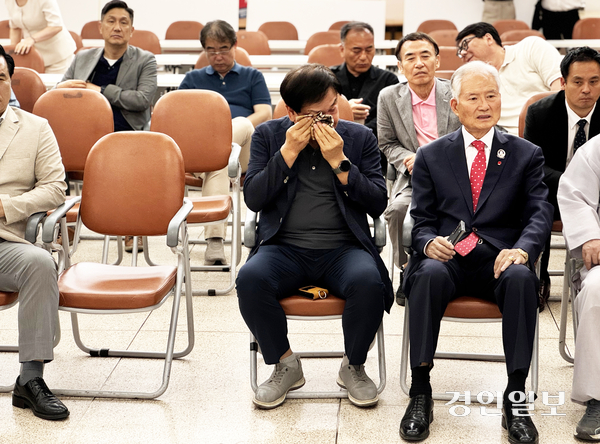 3일 오후 수원시 국민의힘 경기도당에서 양향자 국민의힘 경기도지사 후보 캠프 관계자들이 출구조사 결과를 지켜보고 있다. 2026.6.3 /한규준기자 kkyu@kyoengin.com