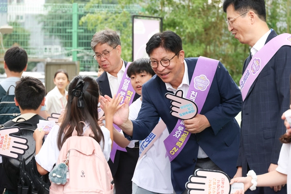 2025년 9월 도성훈 인천시교육감 당선자가 학교폭력 예방 캠페인을 진행하고 있다. /도성훈 당선자 캠프 제공