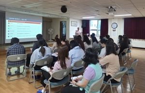 여주시노인복지관, 직원 대상 보도자료 작성·사진촬영 교육