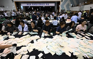 [사설] 국정안정 지지하면서 족집게 경고 남긴 절묘한 민심