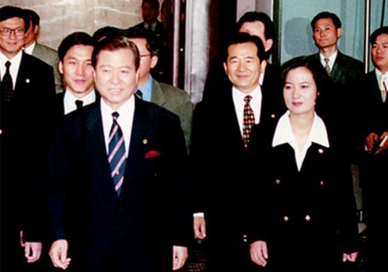 추미애 경기도지사 당선자는 김대중 전 대통령의 권유로 1995년 정계에 입문했다. 김 전 대통령과 추미애 당선자의 모습. /추미애 당선자 측 제공