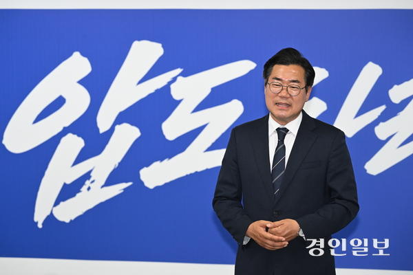 인천시장 취임을 앞둔 박찬대 인천시장 당선자가 시정운영에 대한 계획을 밝히고 있다. 2026.6.3 /조재현기자 jhc@kyeongin.com