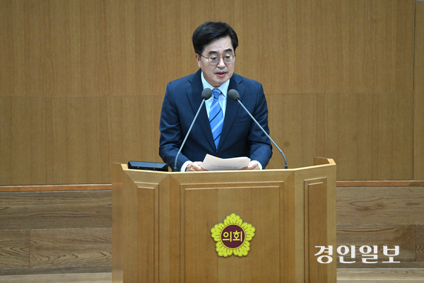 김동연 경기도지사가 9일 수원시 경기도의회 본회의장에서 열린 제391회 정례회 제1차 본회의에서 인사말을 하고 있다. 2026.6.9 /최은성기자 ces7198@kyeongin.com