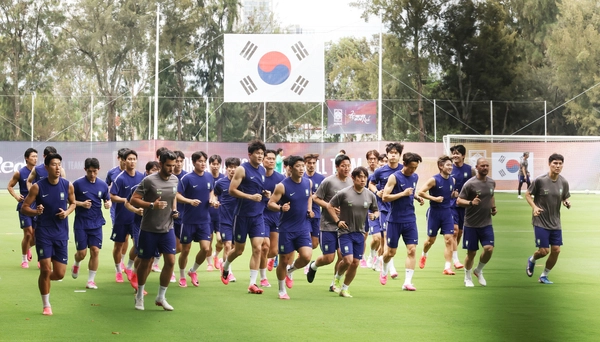 2026 북중미 월드컵에 출전하는 축구 국가대표팀이 6일(현지시간) 베이스캠프 훈련장인 멕시코 과달라하라 치바스 바예 베르데에서 공식 훈련을 하고 있다.  2026.6.7 /과달라하라=연합뉴스