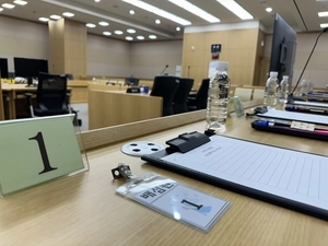 ‘이재명 쪼개기 후원’ 공방… 검찰 “다툼 없는 사실” 변호인 “명단 없다” [이화영 국민참여 재판 2일차]