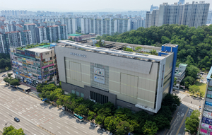 [뉴스분석] 도심 마트 떠난자리, 관공서가 파고든다