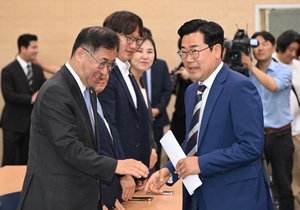 전임 시정에 메스 드는 ‘박찬대 인수위’… ‘천원 시리즈’는 계속