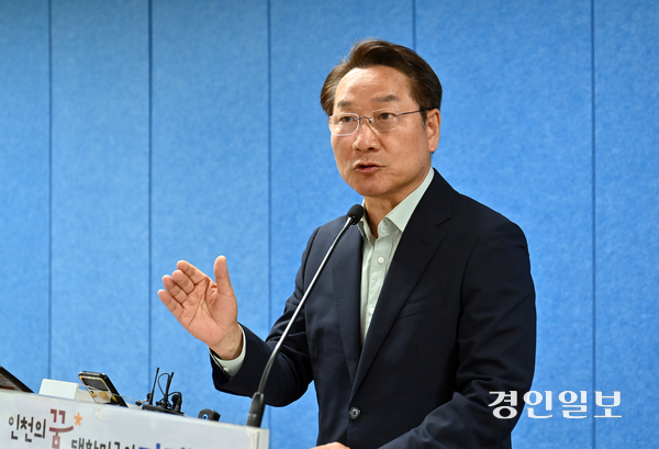 6·3 지방선거 투표용지 부족 사태와 관련된 기자회견을 하고 있는 유정복 인천시장. /경인일보DB