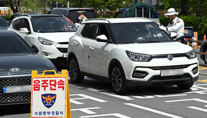 [사건 인사이드] 이른 아침 술 취한 운전자 검거까지 단 ‘6분’… CCTV에 딱 걸렸다