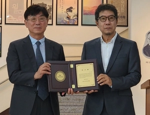 故이열모 화백 아들 이현씨 눈물의 소감 “아버님 학창시절 보낸 인천서 작품 전시 뜻깊어”