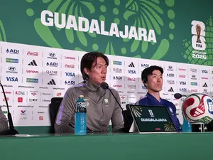 멕시코전 앞둔 홍명보 감독 “2002년 4강 신화 넘어서는 대표팀 되길” [이영선 특파원의 올라가자 코리아]