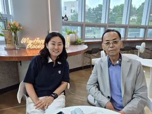 낙선·당선 동고동락… 신동화 구리시장 당선자 곁지킨 ‘동동구리모’
