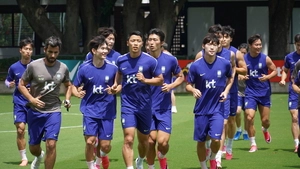 [포토] 밝은 분위기 속 회복훈련