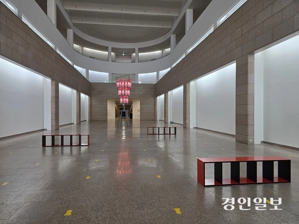 국립현대미술관 과천에서 열리는 ‘로드 무비: 1945년 이후 한·일 미술’ 전시 현장. 2026.6.21 /구민주기자 kumj@kyeongin.com