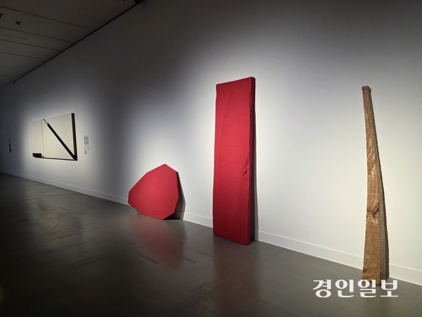 국립현대미술관 과천에서 열리는 ‘로드 무비: 1945년 이후 한·일 미술’ 전시 현장. 2026.6.21 /구민주기자 kumj@kyeongin.com