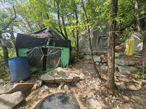 굿당 사라진 불암산, 둘레길에 무허가시설·쓰레기 ‘눈살’