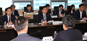 [뉴스분석] 연일 유정복 시정 직격하는 박찬대 인수위, 이달 말 현안 대책 내놓나