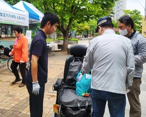 주택관리공단 연천전곡1단지 장애인·노인 이동보조기기 무료 수리·세척