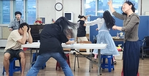 어두운 분위기 넘어 균형까지… 까다로운 연기에 호흡 다진다