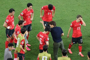 ‘이게 팀이야?’ 홍명보호, 남아공에 패배… 32강 진출 안갯속 [이영선 특파원의 올라가자 코리아]