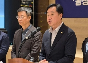‘다함께 시작, 당당한 경기’… 추미애 취임식 경기도청에서 도민과 함께