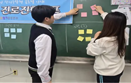 부천 원종고등학교 학생들이 창의융합 주제탐구 활동을 하고 있다. /원종고 제공