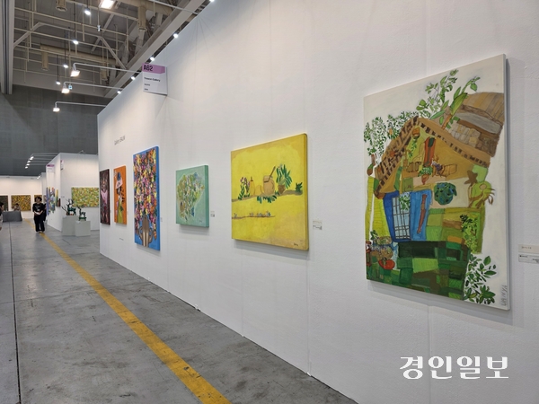 ‘2026 화랑미술제 in 수원’의 전시 전경. 2026.6.29 /구민주기자 kumj@kyeongin.com
