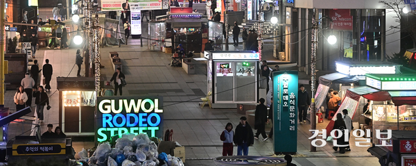 인천의 대표적 상가 밀집 지역인 인천시 남동구 구월동 로데오거리 모습. 2026.2.27 /경인일보DB