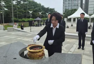 추미애 경기도지사 현충탑 참배… “이재명 대통령 말씀처럼 도민 시간 소중히 여길 것”