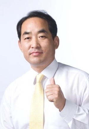 [시·군 의회 ‘전반기 의장단’] 파주시의회 의장 최유각, 부의장 이진아 의원 당선