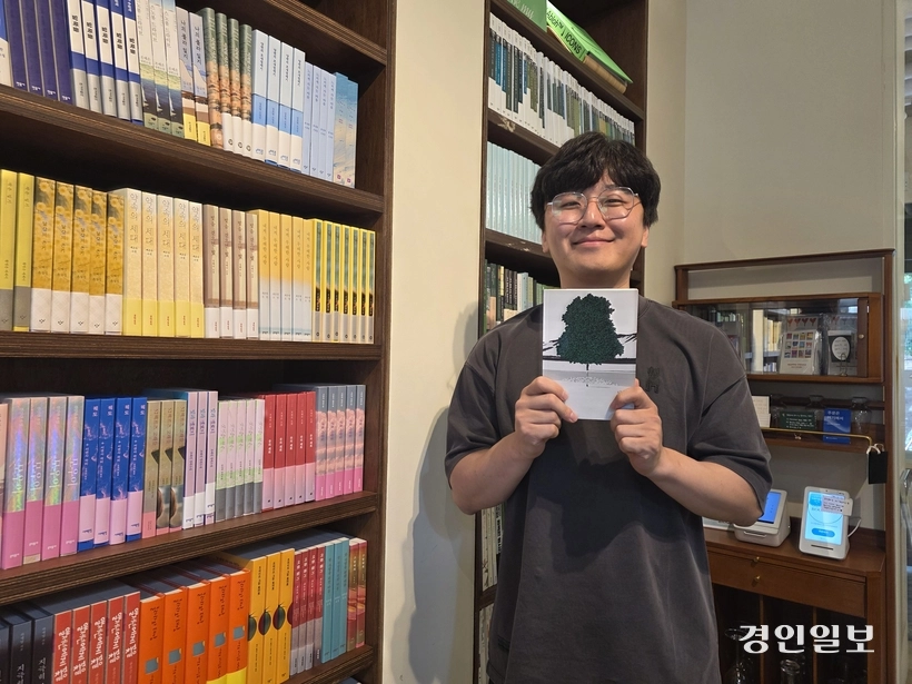 김민식 여름서가 대표가 최진영 작가의 ‘단 한 사람’을 소개하고 있다. 2026.6.4 /구민주기자 kumj@kyeongin.com