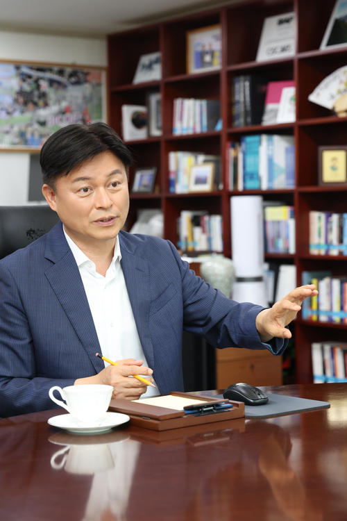 조용익 부천시장은 미래산업 육성과 기업 유치로 경제 기반을 강화해 시민이 체감하는 변화를 만들겠다고 밝혔다. /부천시 제공