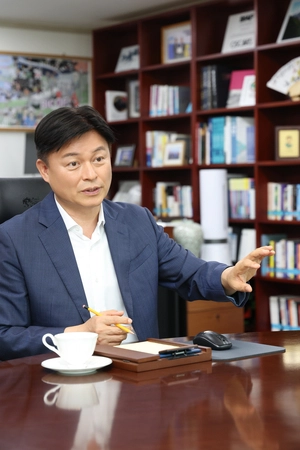 [취임 인터뷰] ‘도시 체질을 바꾸는 4년’ 조용익 부천시장
