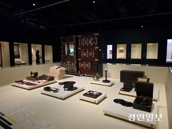 경기도박물관 개관 30주년 기념 기증 특별전 ‘혼자 보긴 아까워서’ 전시 모습. 2026.7.6 /구민주기자 kumj@kyeongin.com