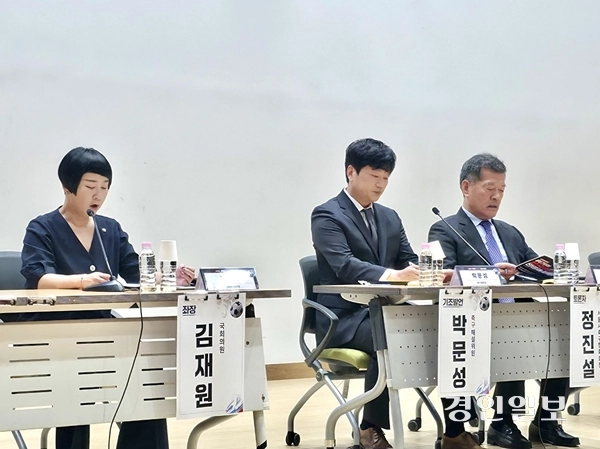 조국혁신당 김재원 의원이 국회의원회관 대회의실에서 ‘위기의 한국 축구 진단과 대안’ 긴급토론회를 개최했다. 2026.7.8 /이영선기자 zero@kyeongin.com