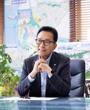 [취임 인터뷰] ‘연수구 눈부신 황금기 연다’ 이재호 인천 연수구청장