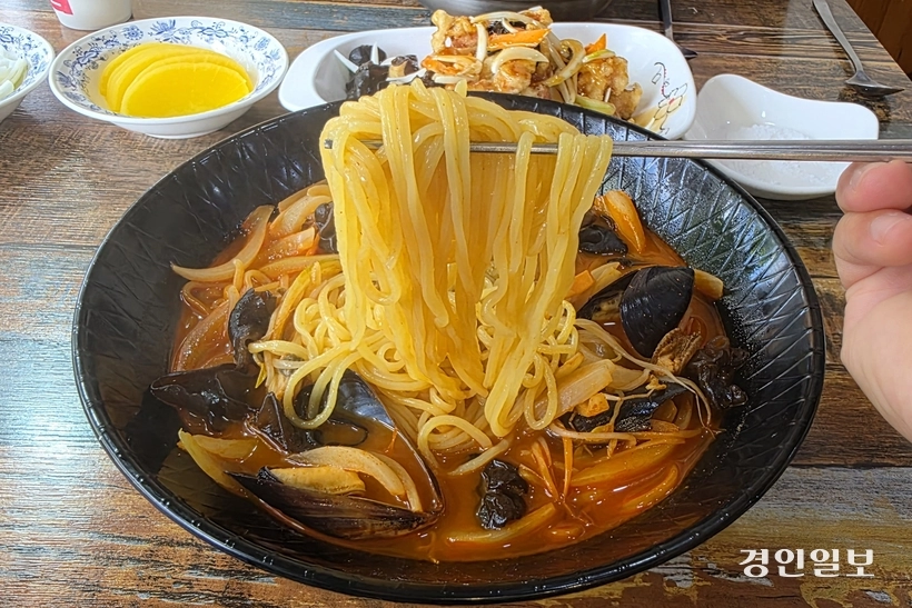 쫀쫀한 면발. /황성규기자 homerun@kyeongin.com