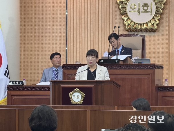 10일 오후 열린 제305회 임시회 제3차 본회의에서 제10대 고양시의회 전반기 의장에 선출된 김미수(민·차선거구)의원이 당선소감을 밝히고 있다. 2026.7.10 고양/김도란 기자 doran@kyeongin.com
