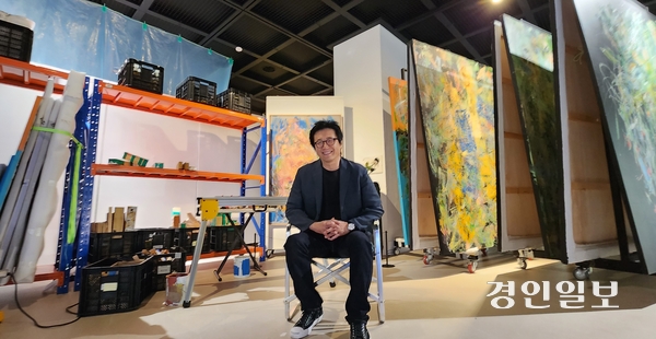 지난 10일 인천문화예술회관 대전시실에서 만난 화가 박신양. 2026.7.10 /김성호기자 ksh96@kyeongin.com
