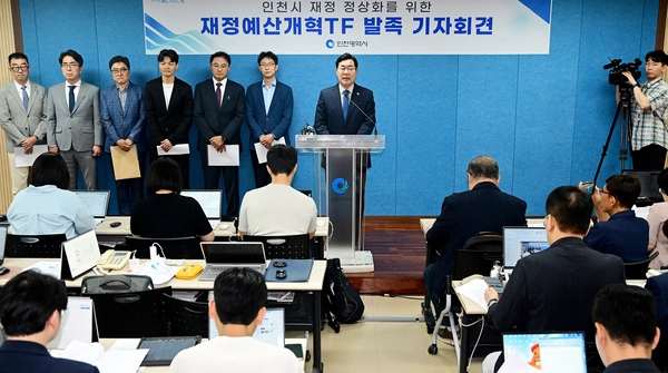 박찬대 인천광역시장이 10일 시청 브리핑룸에서 재정예산개혁TF 발족 기자회견을 하고 있다. 2026.7.10 /인천시 제공