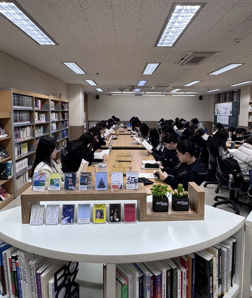 아침 독서 활동 모습. /성남외고 제공