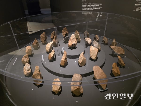 전곡선사박물관 ‘땅속의 땅, 전곡’의 전시 모습. 2026.7.13 /구민주기자 kumj@kyeongin.com