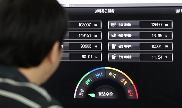 인천 영종하늘도시 정전…신호등 멈추고 시민들 승강기 갇혀