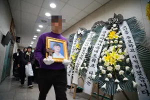 우리도 겪었던 상처… 미룰 수 없는 위로의 시간 [뚜안, 스물셋-죽음 뒤의 벽·(3)]
