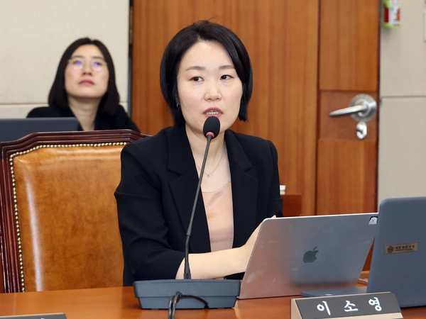 국회에서 열린 기후에너지환경노동위원회 후반기 첫 회의에서 더불어민주당 이소영 간사가 인사말을 하고 있다. 2026.7.8 /연합뉴스